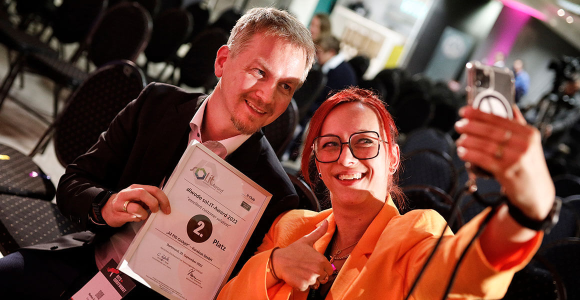 Karakun employees Claudine Zillmann and Markus Schlichting celebrating the second place of sol.IT Award 2022.